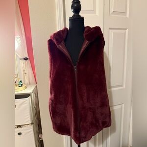 NWOT Vera Wang Plush Burgundy Faux Fur Vest size M Soft